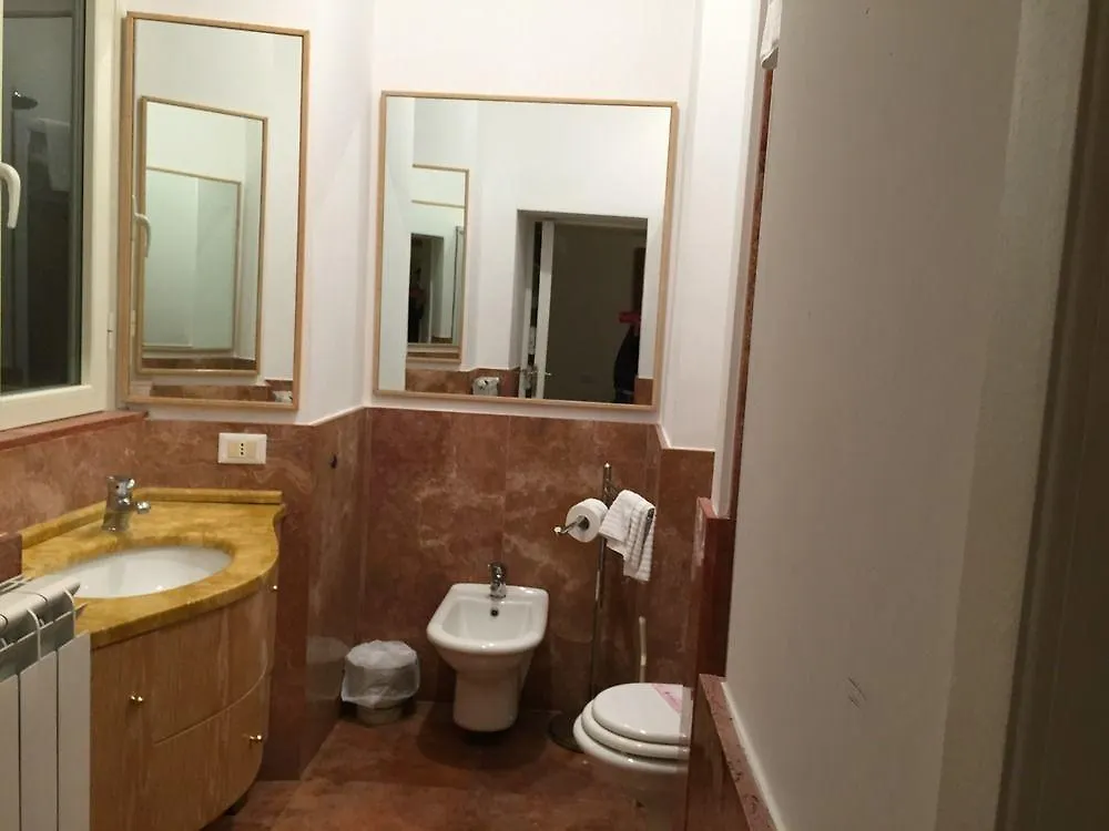 Apollo Apartments Colosseo Рим 0*,  Италия