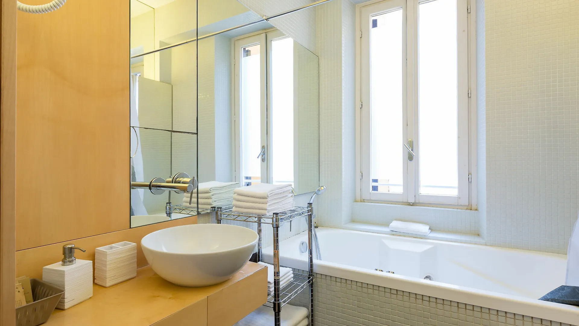 Apollo Apartments Colosseo Рим 0*,  Италия